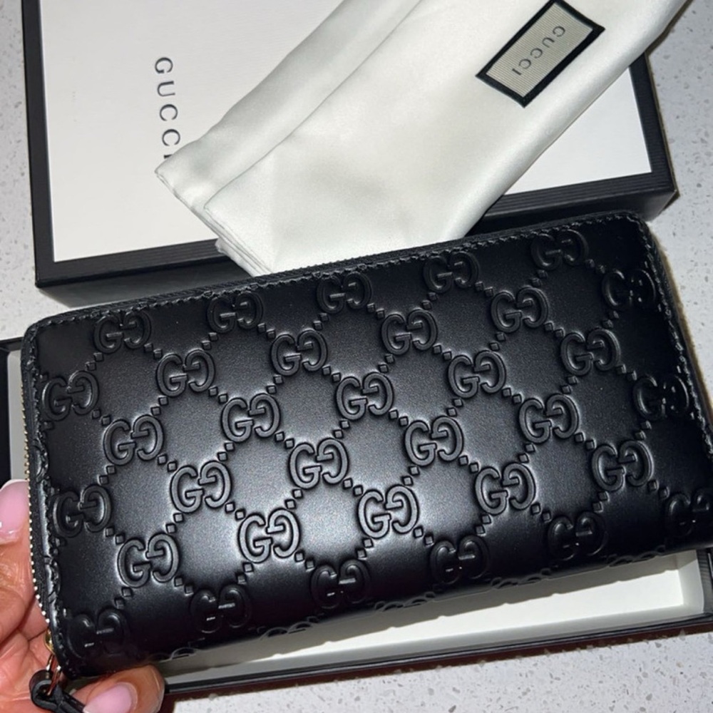 Gucci Black Embossed Leather wallet